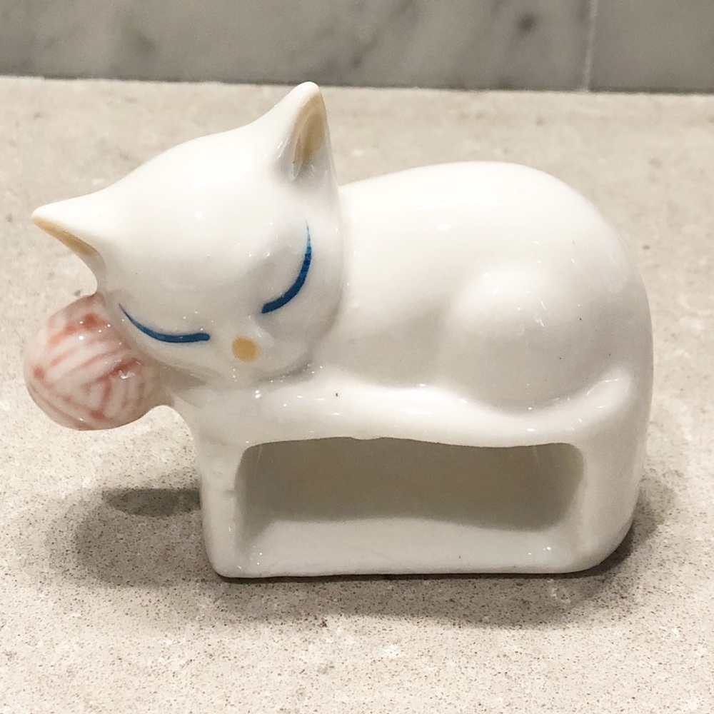 8 pc. Vintage Ceramic Cat Napkin Ring Set of Eight, Hand Painted